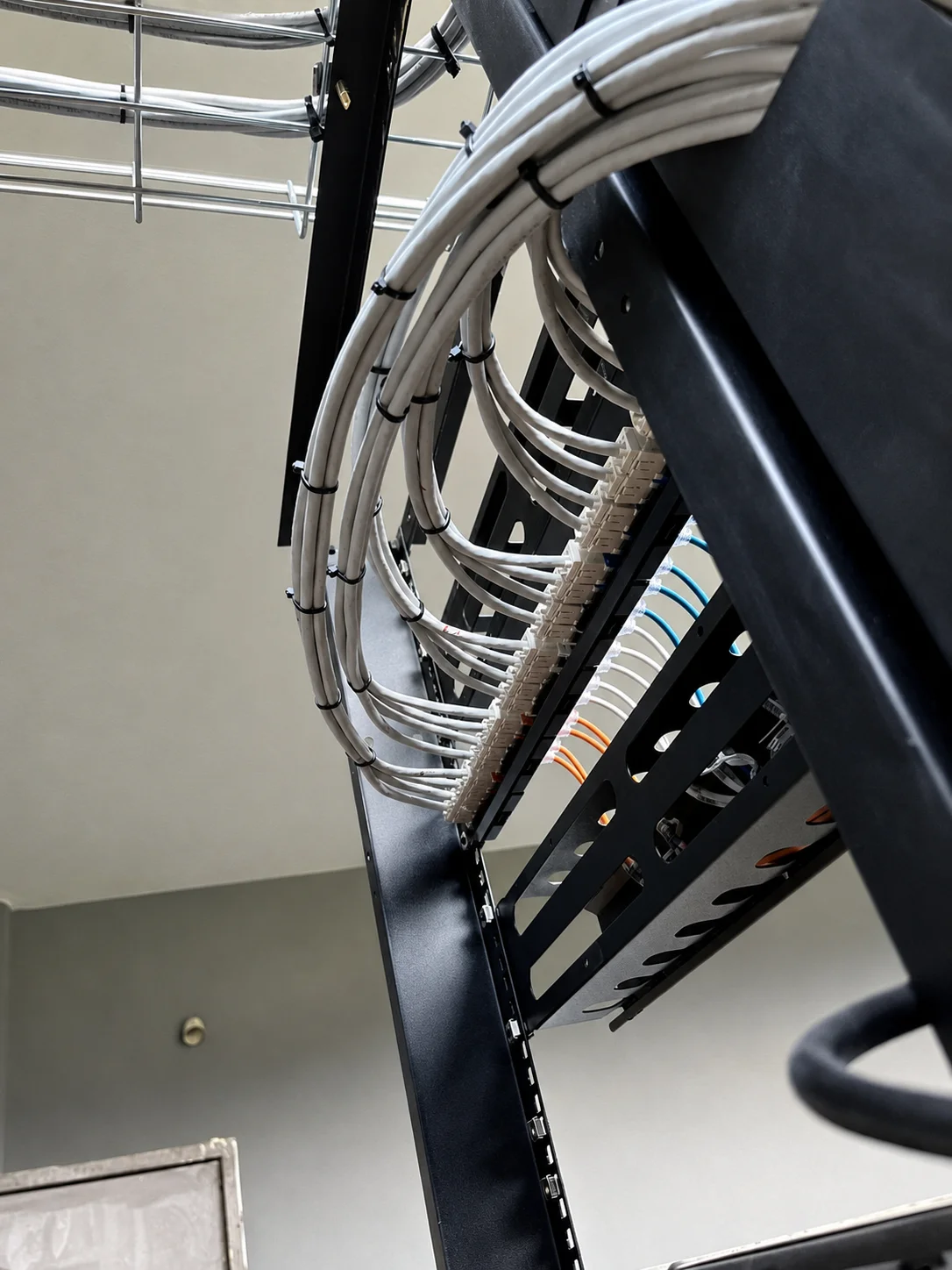 Cableado estructurado — Rack de telecomunicaciones, UDG · Sindicato