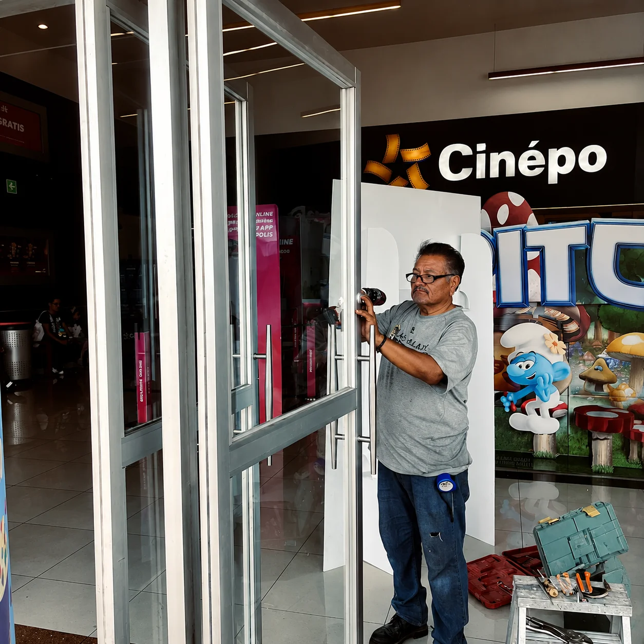 Mantenimiento de puertas — Ajuste final, Cinépolis · Punto Oriente